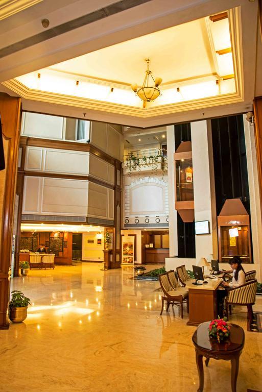The Chancery Hotel Bangalore Exterior photo